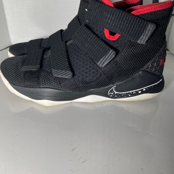 LeBron James 11 Solder Bread - Picture 3 of 6